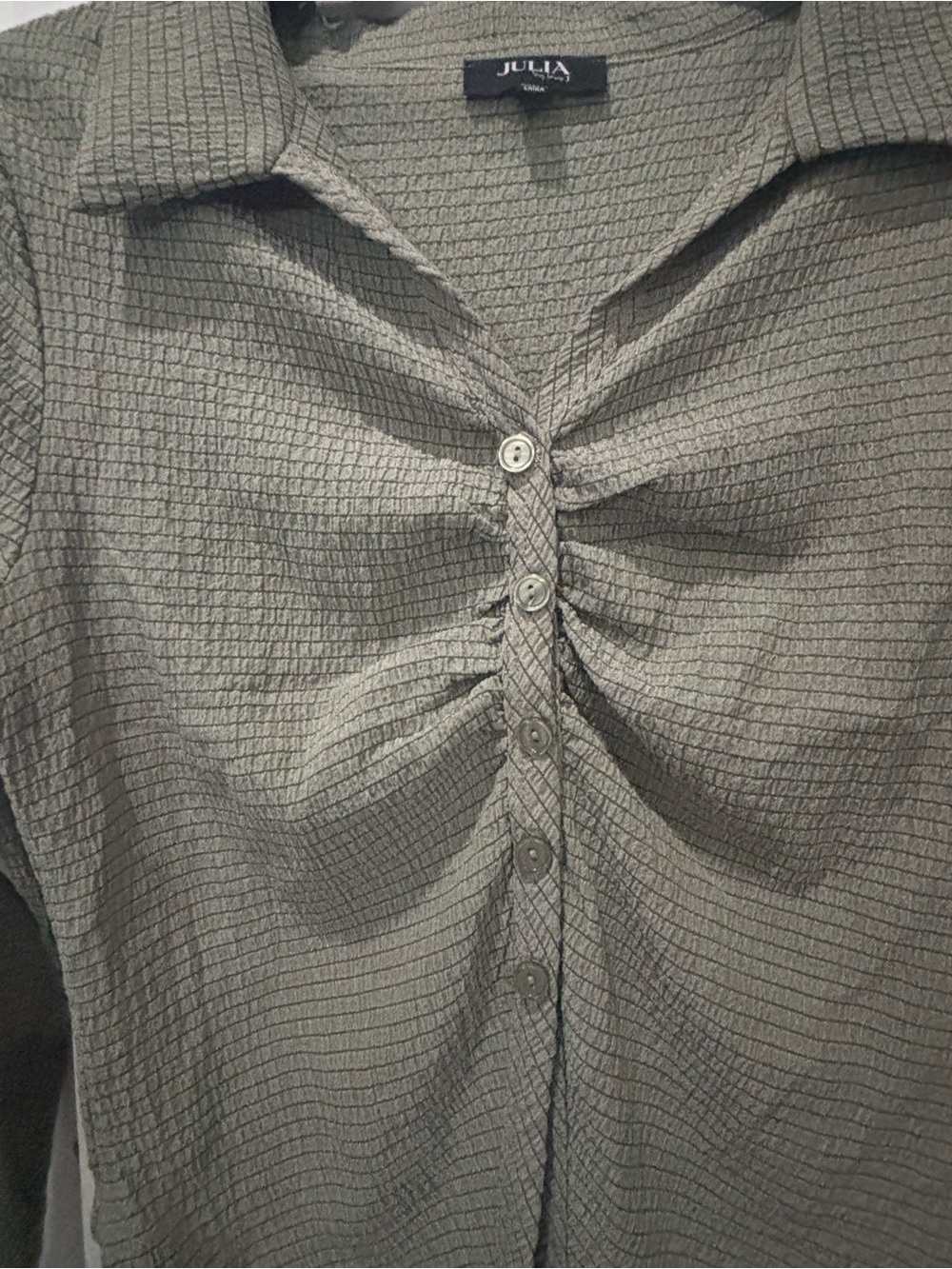 ESSENTIAL! 🔥 Olive Green Ruched Button Up Collared Top - Picture 3 of 5